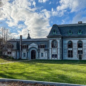 The Scandalous Newport Tour